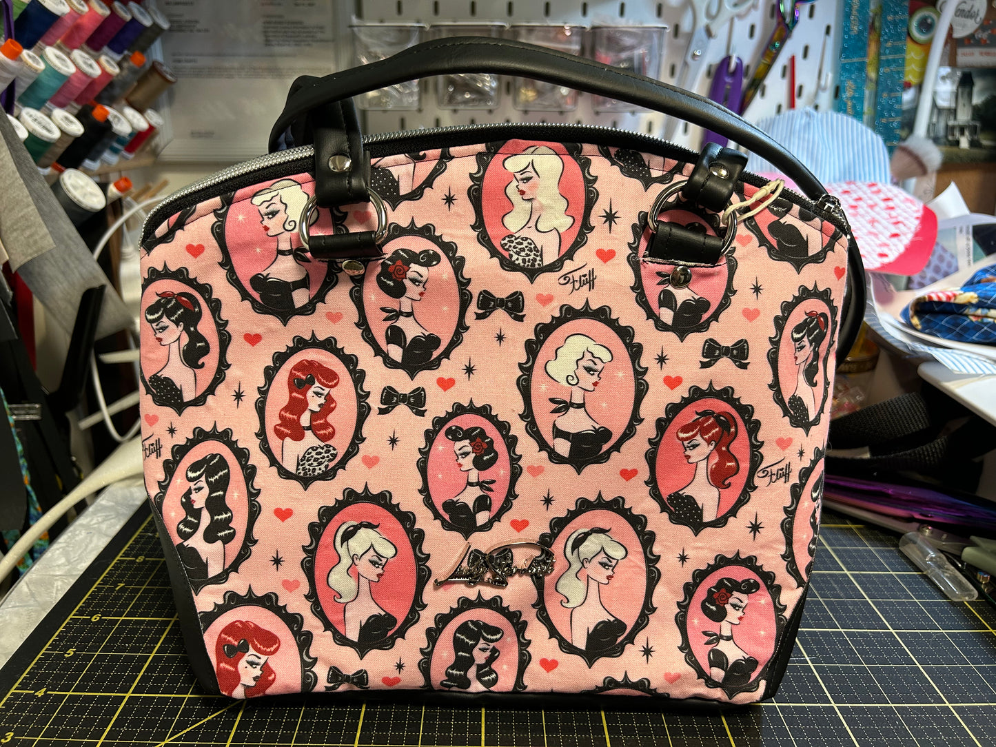Cameo Girls (Pink)